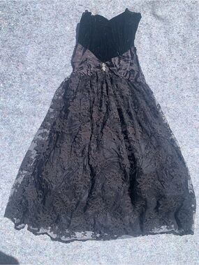 Vintage 80s 90s Scott McClintock black velvet & Chantilly lace formal dress pouf